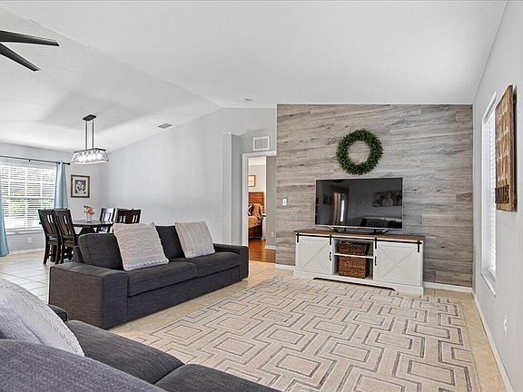 4th image of 220 SW Aubudon Avenue