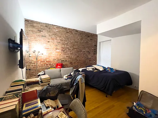 Rented by Denise Rosenblum, LREB | media 6