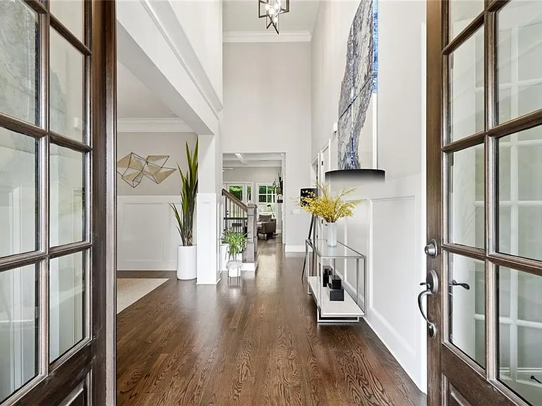 1012 Summit View Ln — Photo 2