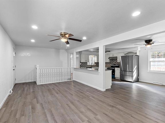 5th image of 2126 Sherwood Dr