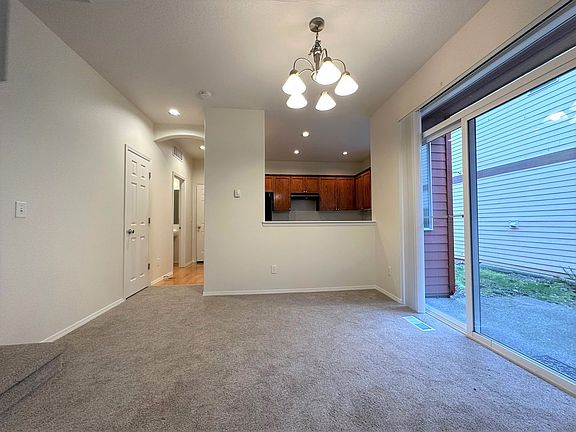 4th image of 1088 SE Portlandia Ave