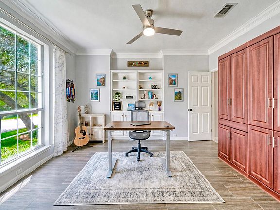 3rd image of 3002 Barton Point Cir
