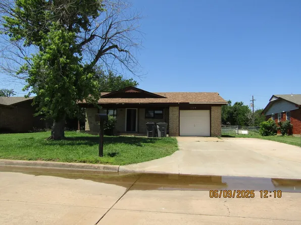 1329 SE Clover Ln, Lawton, OK 73501