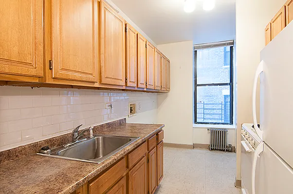 Rented by Perry Associates NYC Inc | media 27