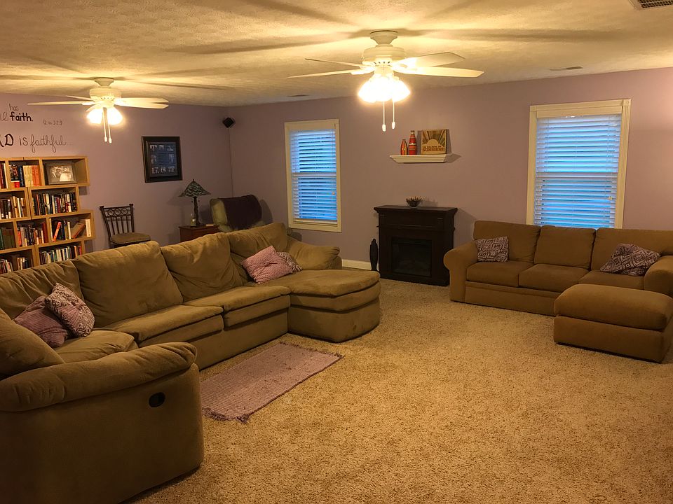 550 square ft living room