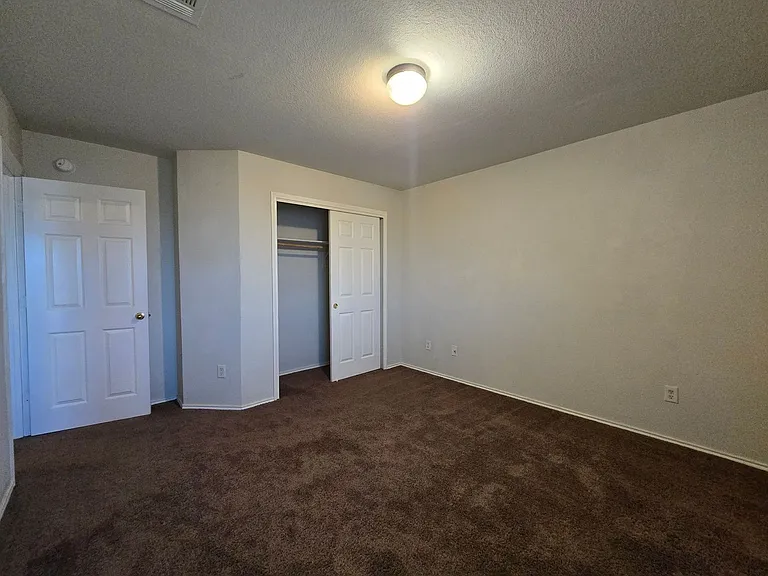 4708 Golden Gate Dr — Photo 25