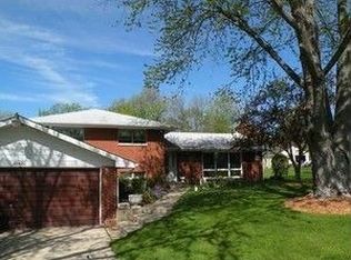 1181 S Raddant Rd, Batavia, IL 60510