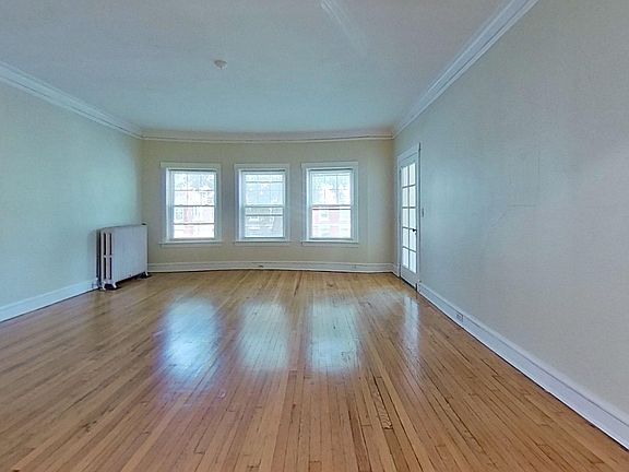 3rd image of 2537-41 N Farwell Ave APT A