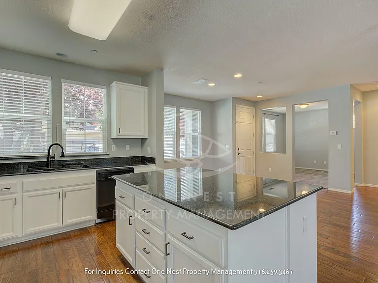 862 Courtyards Loop — Photo 11