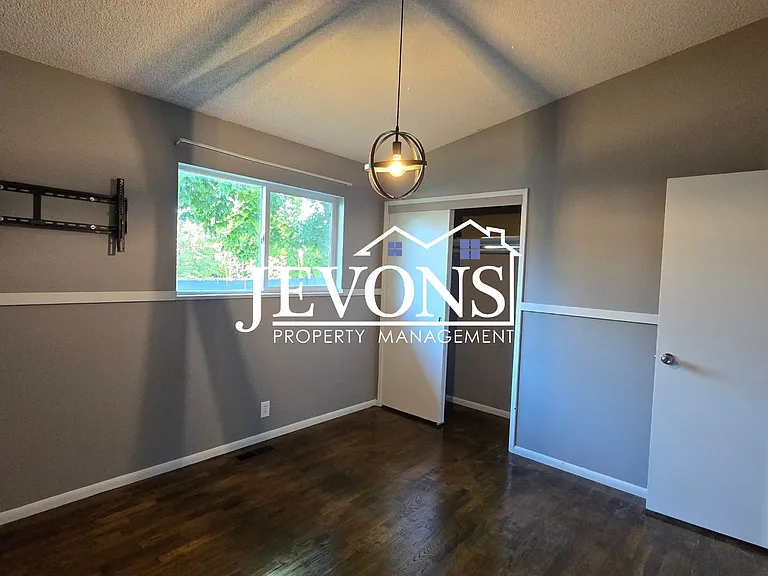 200 S 69th Ave — Photo 12
