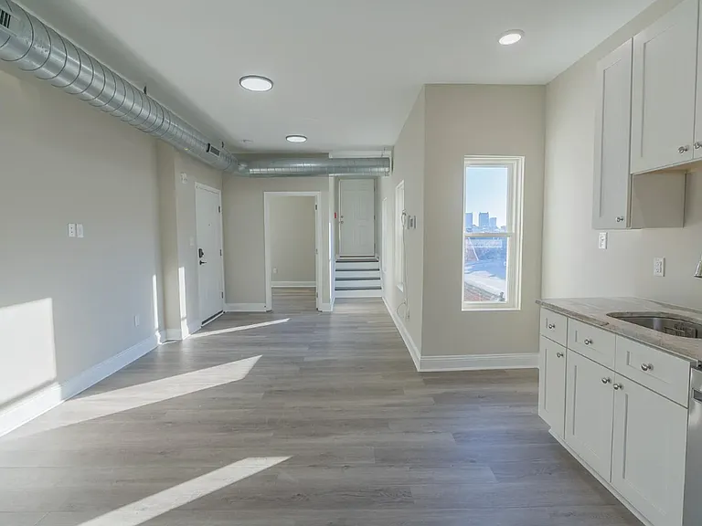 1514 West Girard Ave — Photo 4