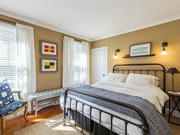 2nd image of 181 Madison St #1B
