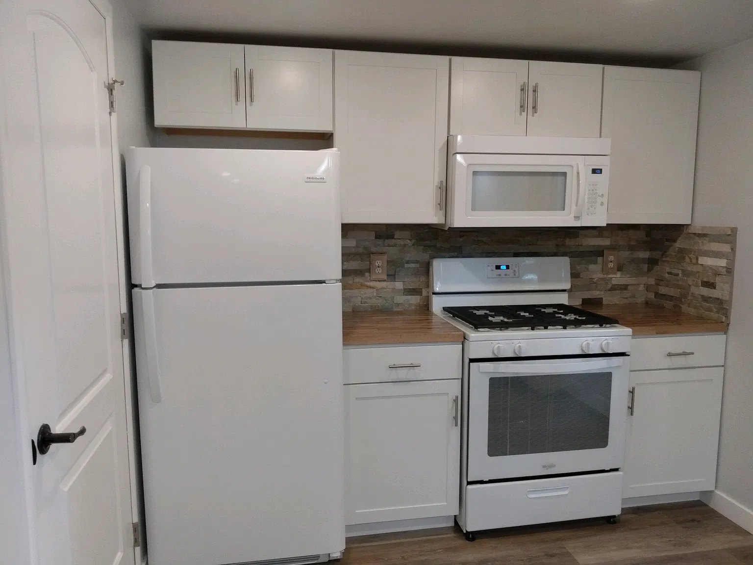 1 bed, 1000 sqft, $1,350 — Photo 4