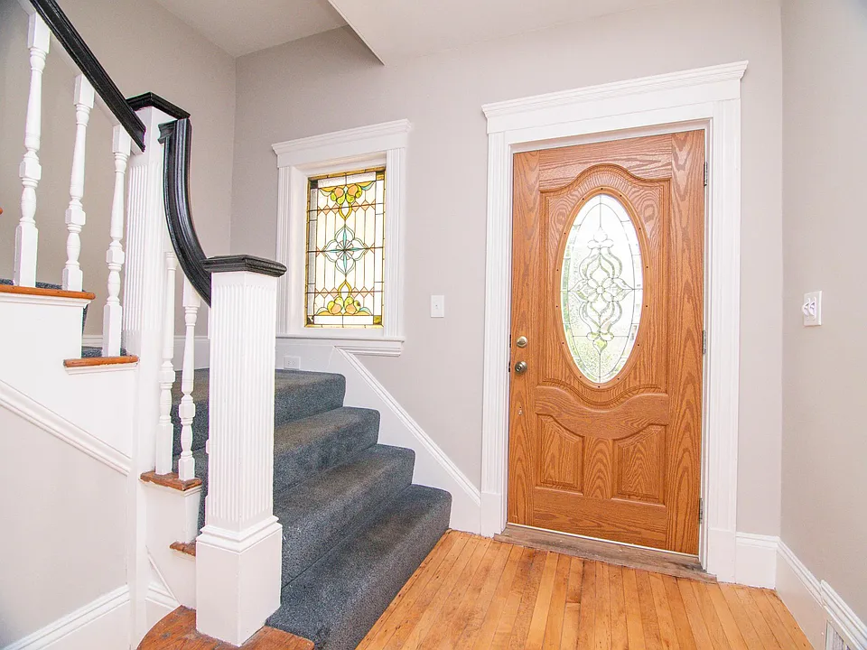 48 Oak Square Ave #1