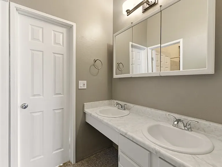 234 W Rockrimmon Blvd #D — Photo 14