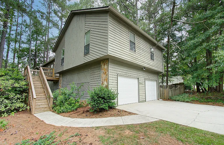2516 Smith Ave SW — Photo 1
