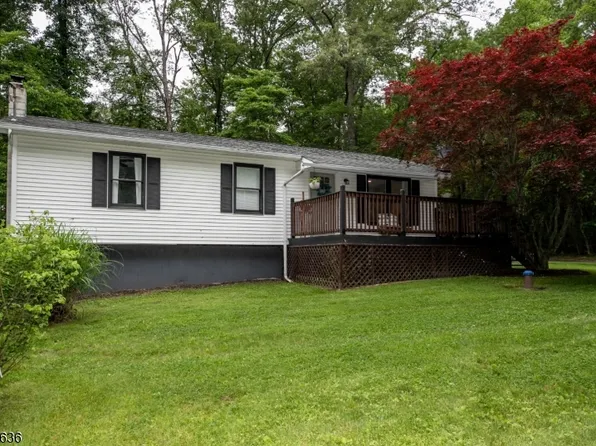 20 Eastbrook Ln, Hampton Twp., NJ 07860