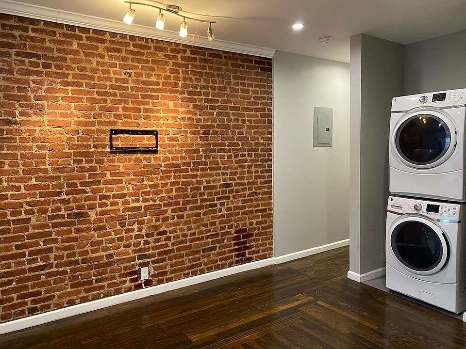 1st image of 2592 Creston Ave #451