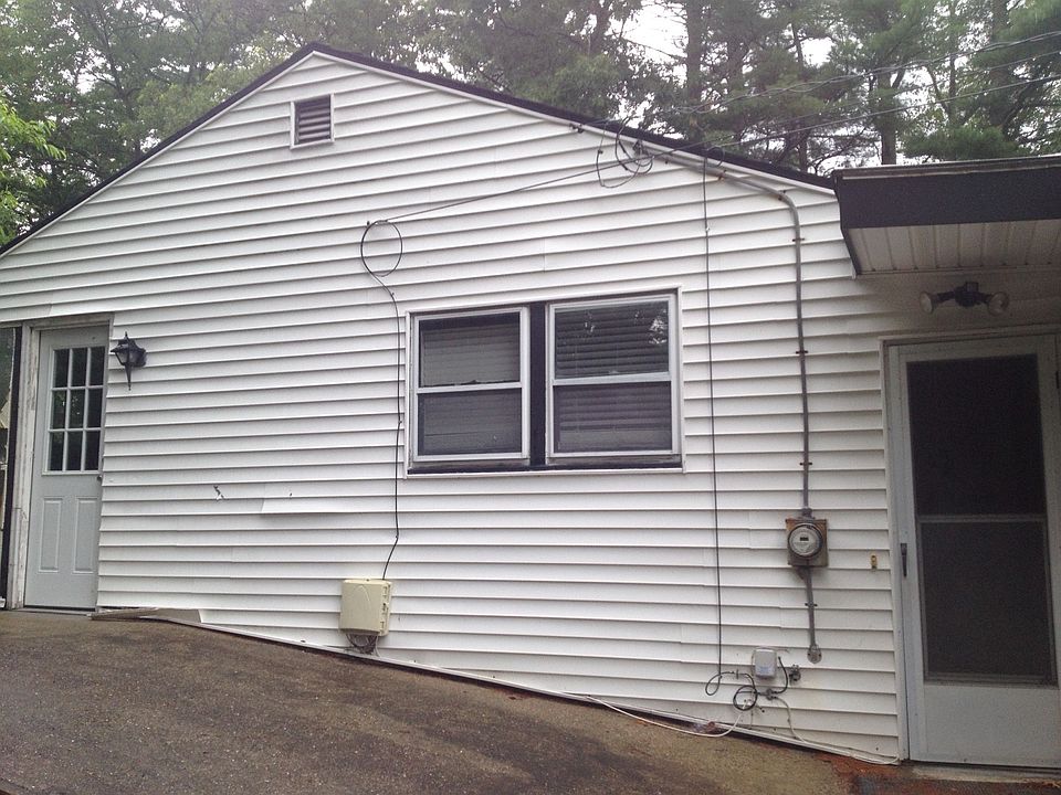 2nd image of 132 Oak St
