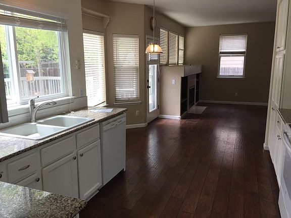 Kitchen & breakfast nook
