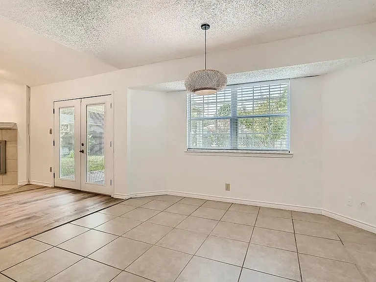 1306 Wayne Dr — Photo 4