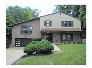 812 Jonathan Dr, Bethel Park, PA