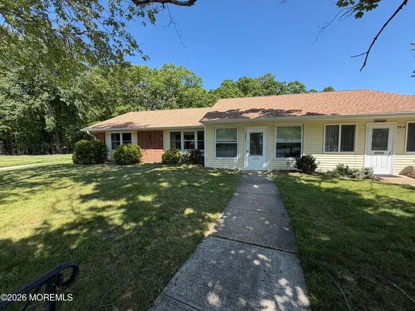220A Buckingham Court, Lakewood, NJ 08701
