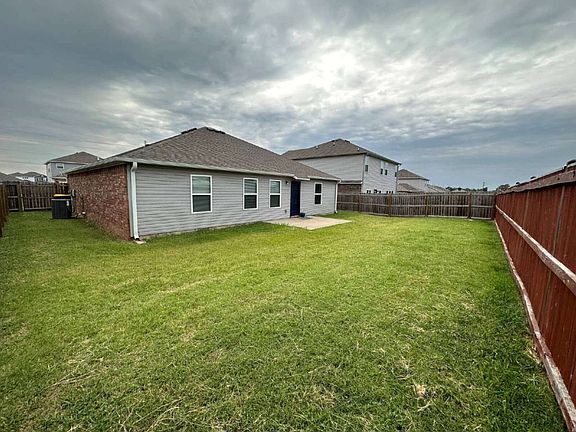 3rd image of 1600 Scotland Dr