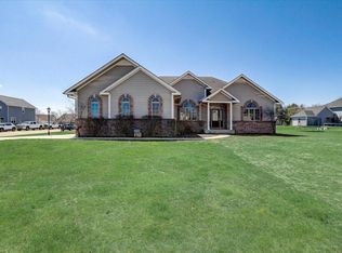 604 Poplar Grove Ct, Waterford, WI 53185