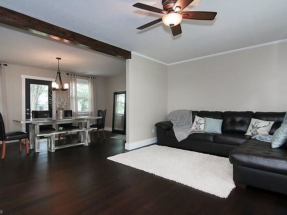 4th image of 4986 Pineview Dr