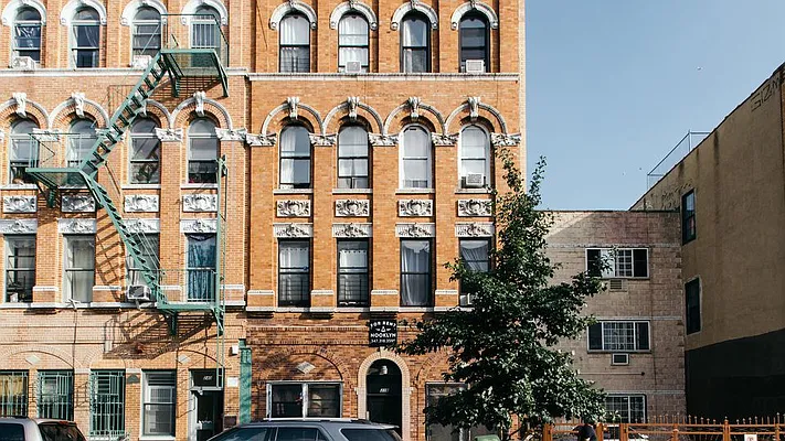 Rented by Nooklyn NYC LLC | media 21