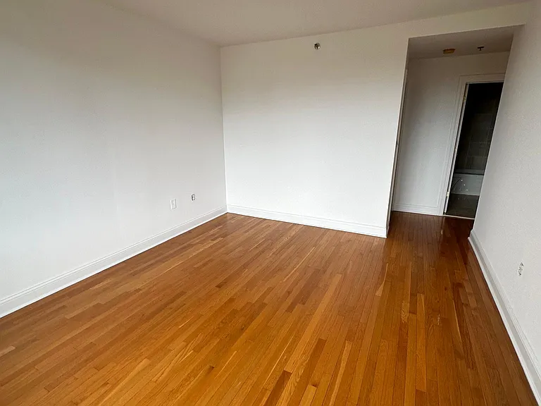 415 Newark St #3F — Photo 8