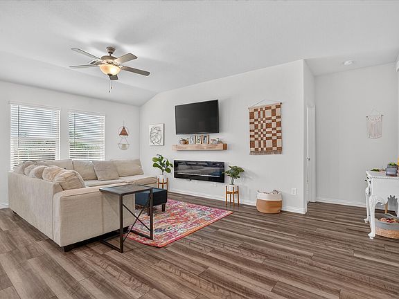 3rd image of 2413 Ponca Dr