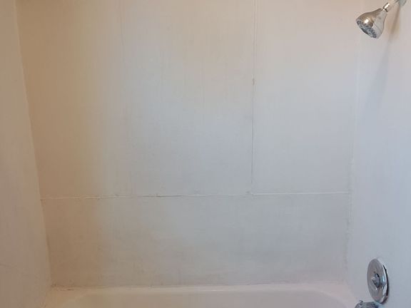 4th image of 600 W Adams St APT 4