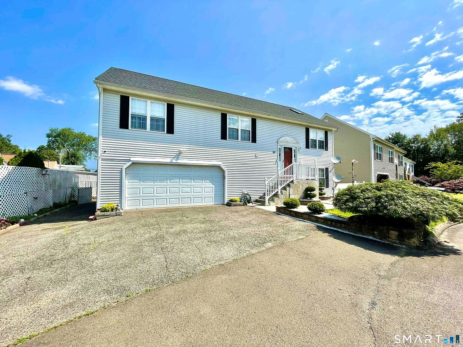 3 bed, 2.0 bath, 2100 sqft, $3,150 — Photo 1