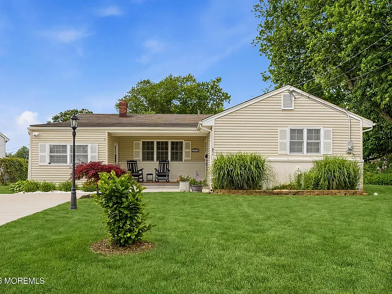81 Berry Pl — Photo 1
