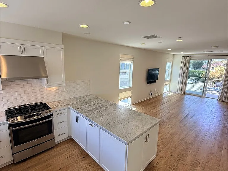 1527 Sullivan Ave — Photo 21