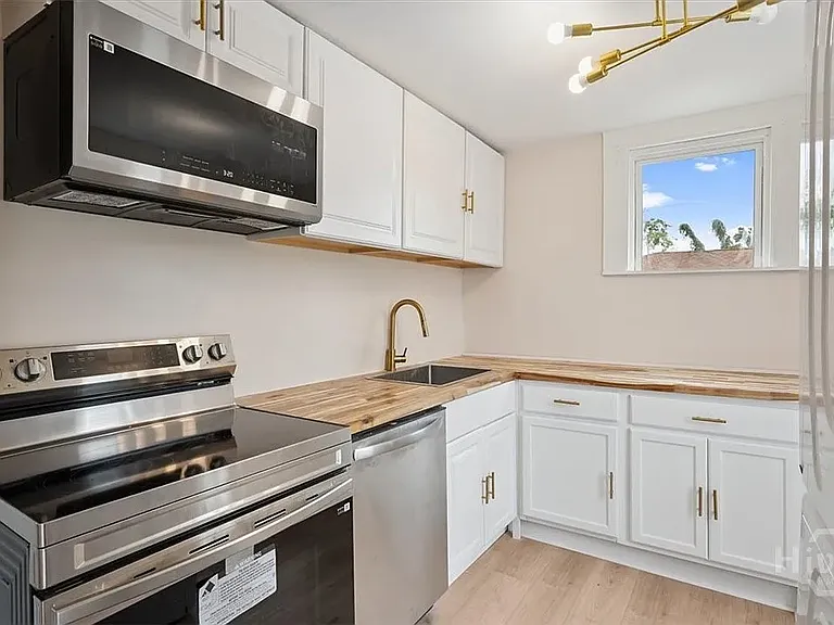 1102 Stiles Ave — Photo 1
