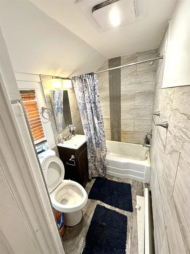 2 bed, 1.0 bath, $2,100 — Photo 2