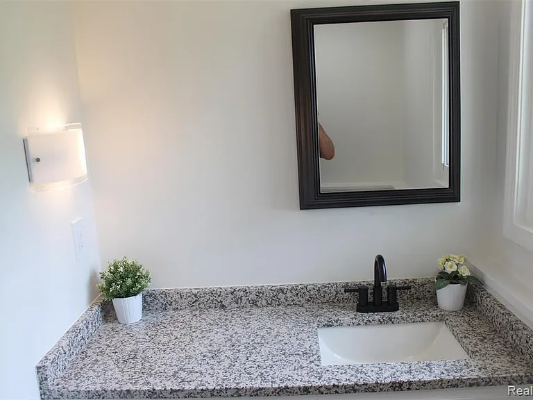 7246 Saint Auburn Dr — Photo 41