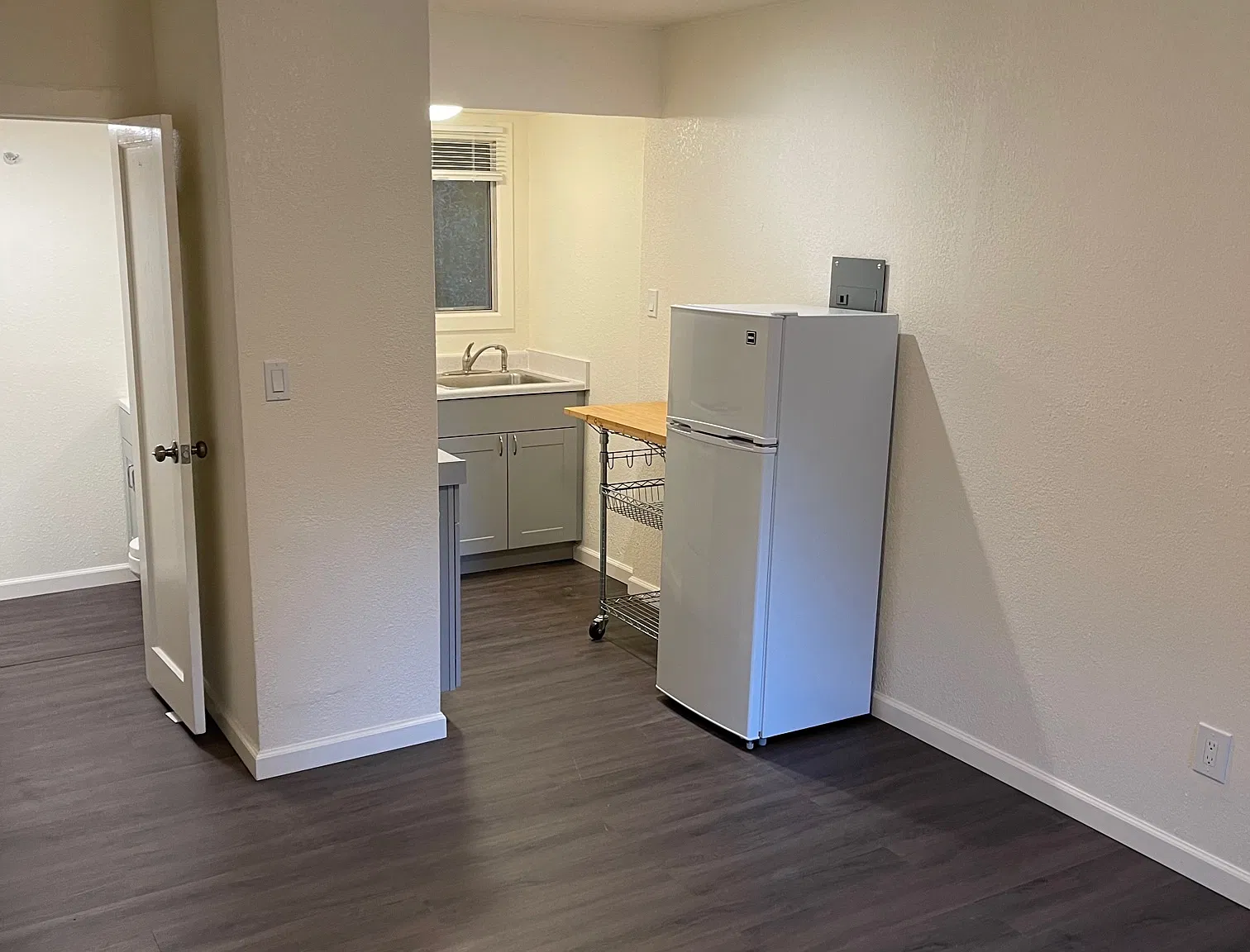 Studio, 250 sqft, $1,325 — Photo 3