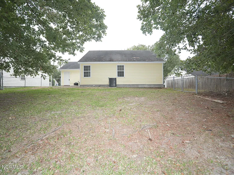621 S Hampton Dr — Photo 19