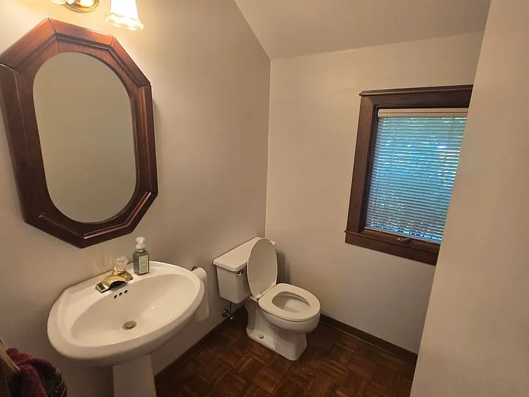 104 Hampton Ct — Photo 8