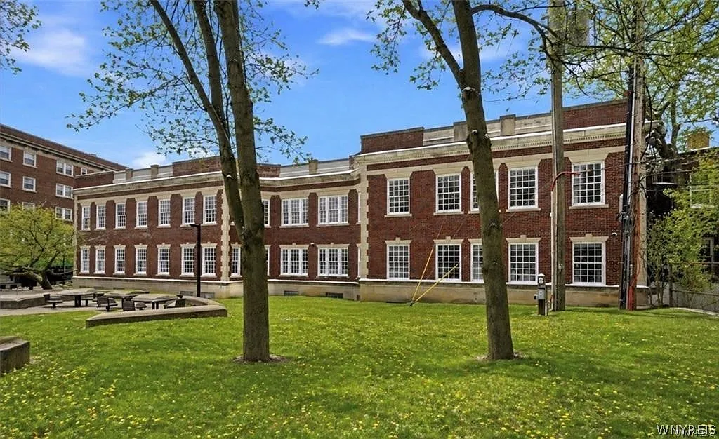 1 bed, 1.5 bath, 702 sqft, $1,250 — Photo 4