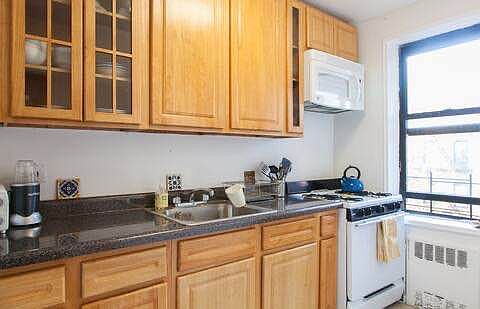 4th image of 20 Woodruff Ave APT 5B