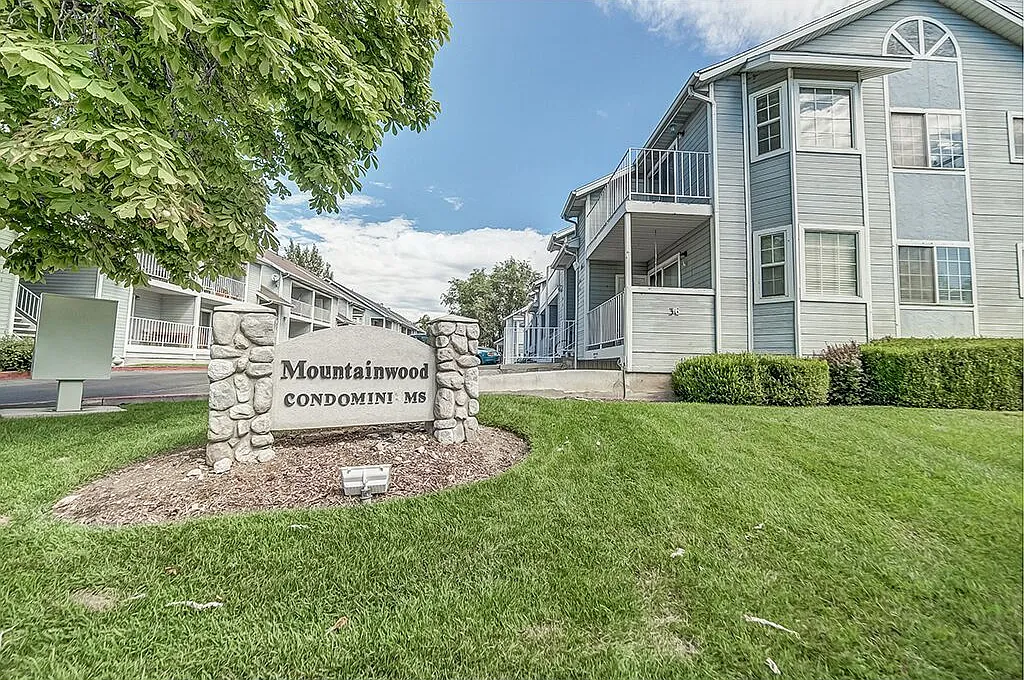3 bed, 1220 sqft, $569 — Photo 1