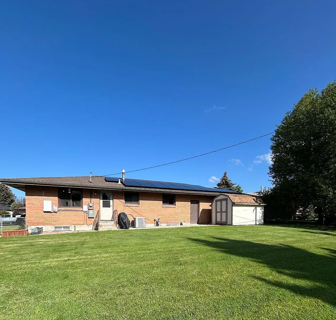 3470 S Hillcrest Dr — Photo 2