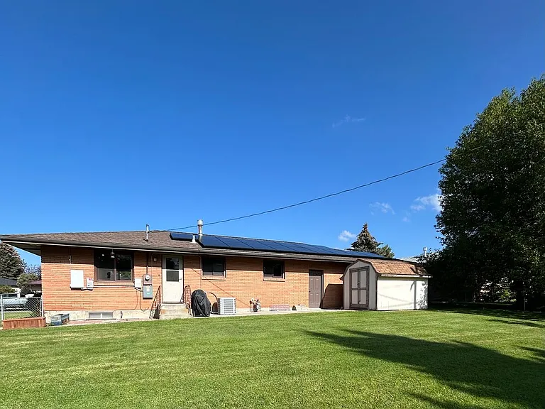 3470 S Hillcrest Dr — Photo 2