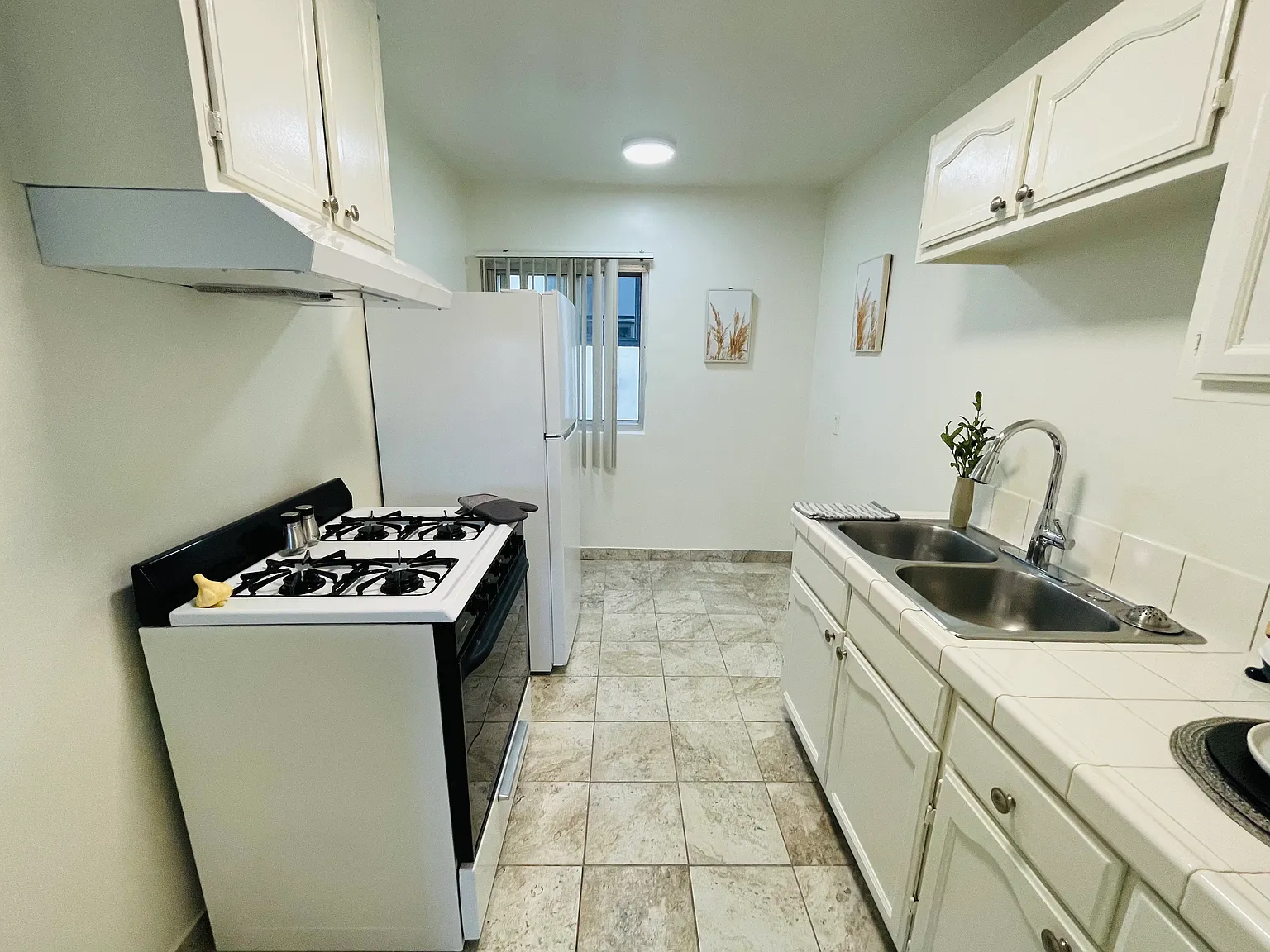 1 bed, 400 sqft, $1,895 — Photo 1