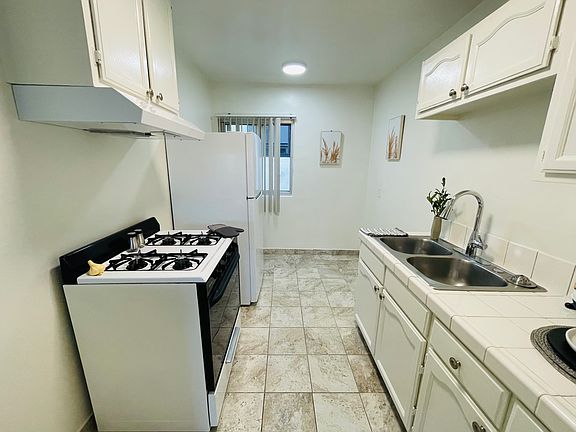 2nd image of 955 Hillcrest St APT 3